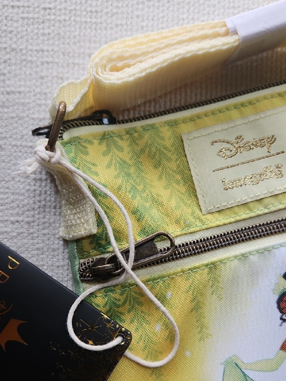 Disney Tiana Fairy Passport Bag - Picture 7 of 11